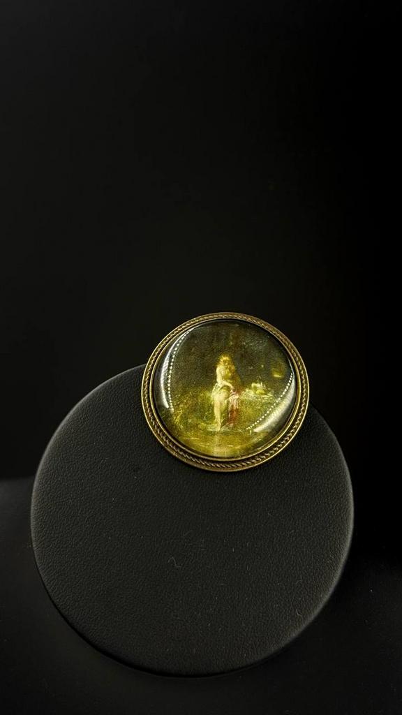 Брошь «Дева у озера»