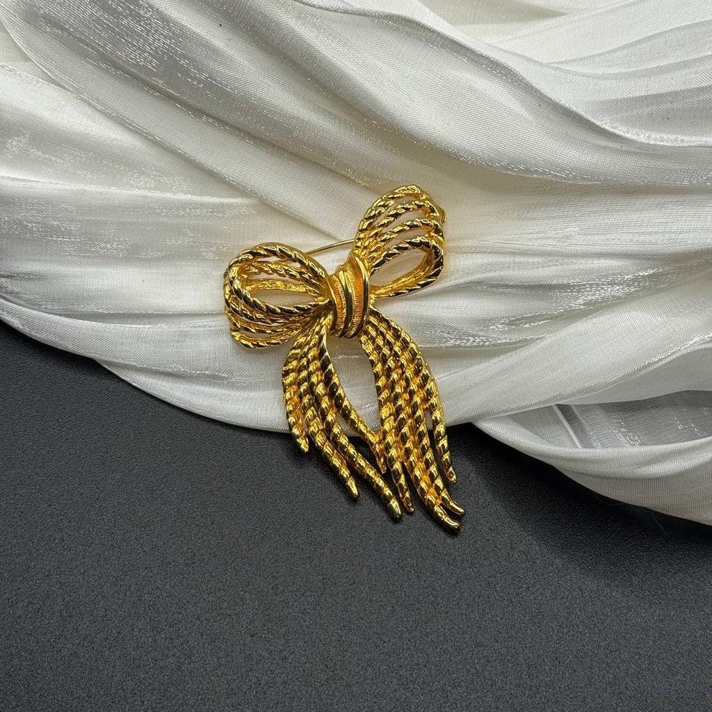 Винтажная брошь «Выдержанное превосходство» Napier 70е США