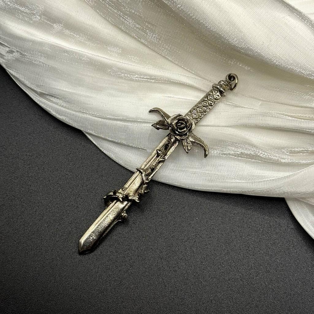 Винтажный кулон "Нежность, спрятанная в бронзе", JPI 2002