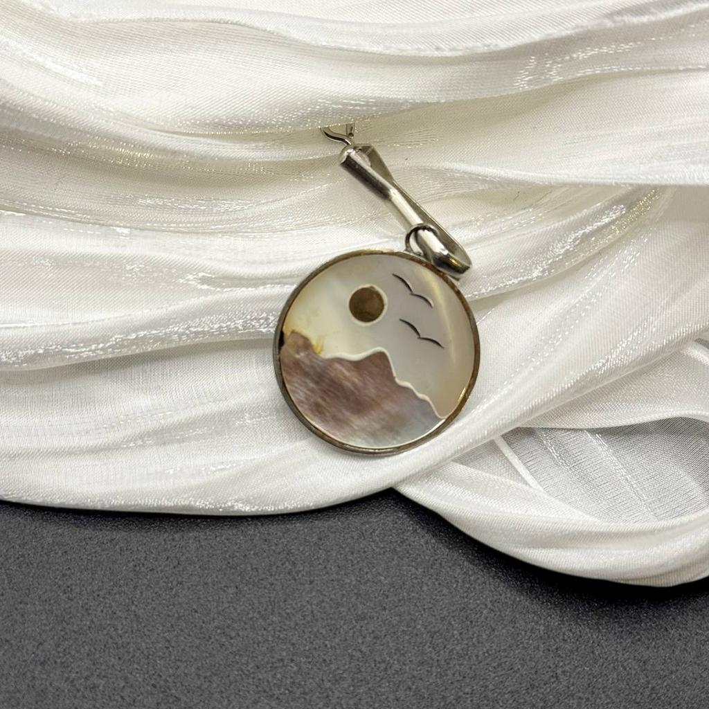 Винтажный кулон "Ночная гладь", США, 70е, нат. перламутр
