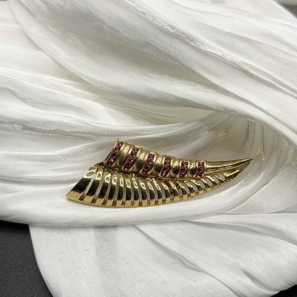 Винтажная брошь "Разговор затаившийся в сердце", США, 70е