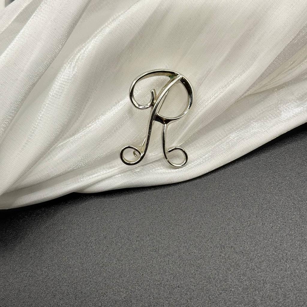 Винтажная брошь-инициал "Имя, сказанное шёпотом", Sarah Co, США, 60е