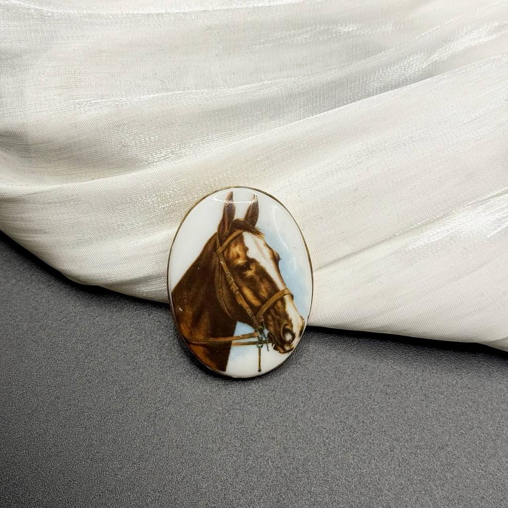 Винтажная брошь "Incontra l'Anno del cavallo", США, 70е