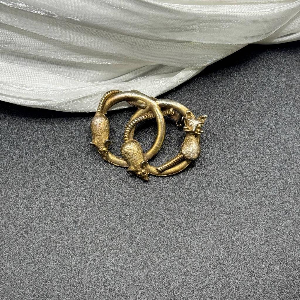 Винтажная брошь «Кошка и две мышки» 50е