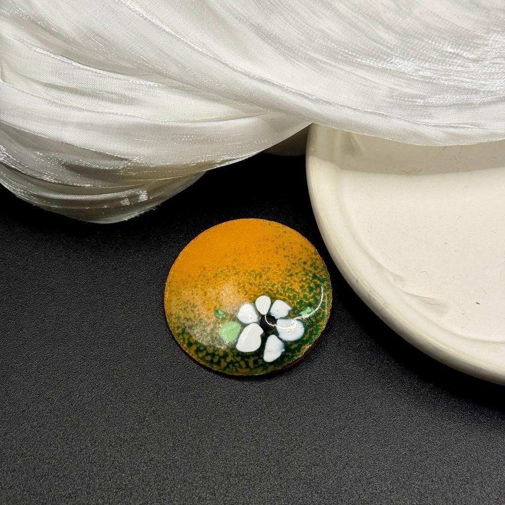 Винтажная брошь «Эмалированное сокровище» Private Limited by Guarantee, 80е