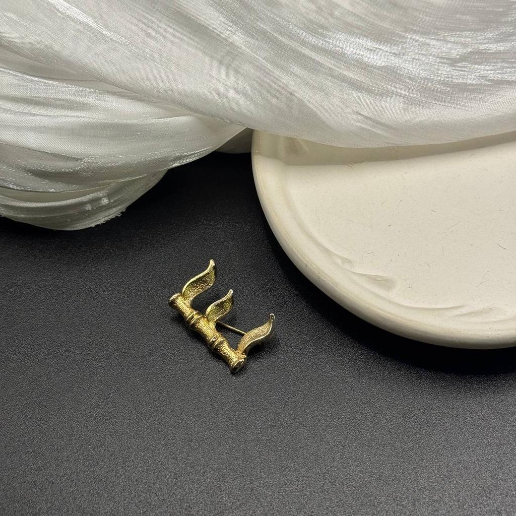 Винтажная брошь «Буква Е» 70е