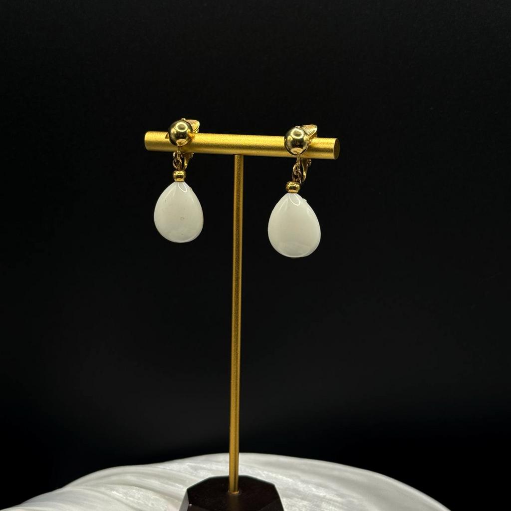 Винтажные клипсы «Белая слеза», США, 80-90е