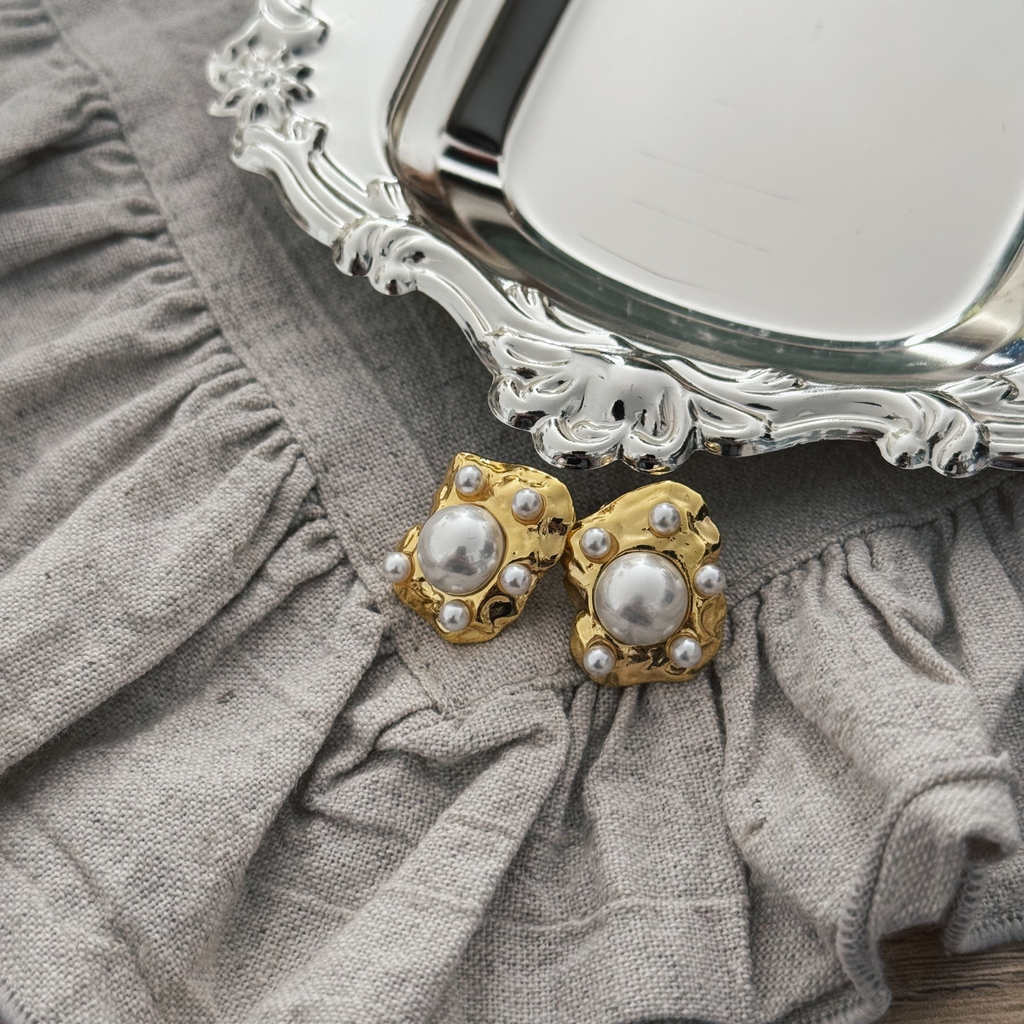 Серьги “Cheeky pearls”