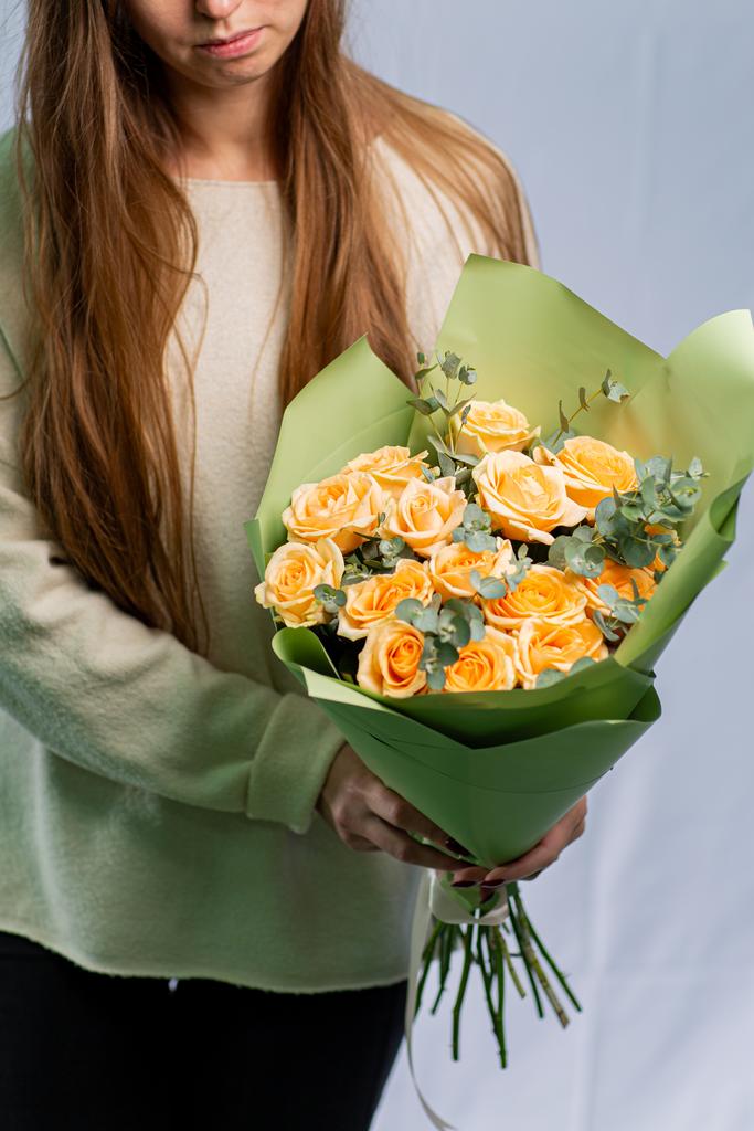 Арт. 10 Букет с кремовой розой и эвкалиптом