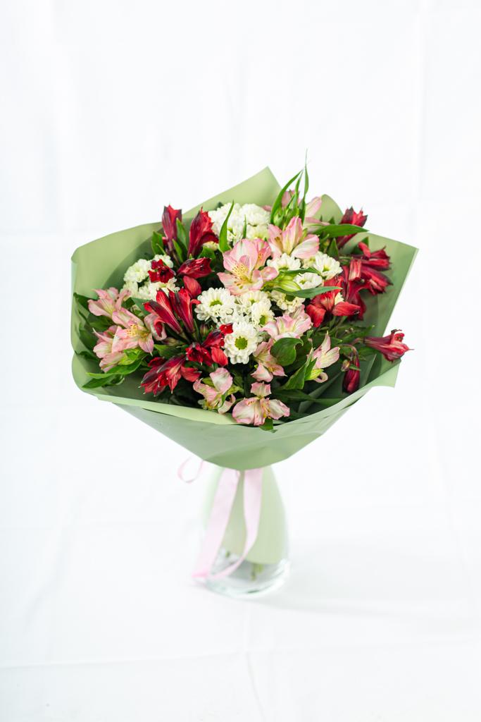 Арт. 6 Букет с альстромерией и хризантемой Сантини