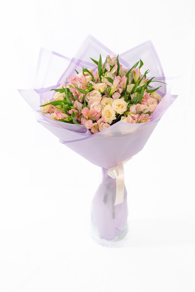 Арт. 51 Букет с альстромерией и кустовой розой