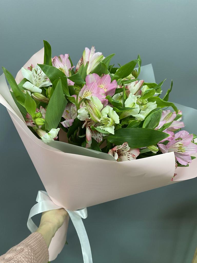 Арт. 70 Монобукет из белых и розовых альстромерий «Нежность»