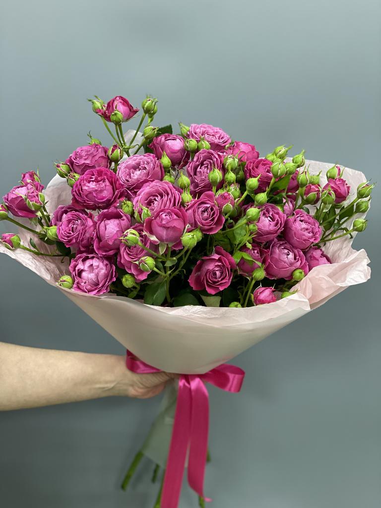 Арт. 116 Монобукет из кустовых малиновых роз