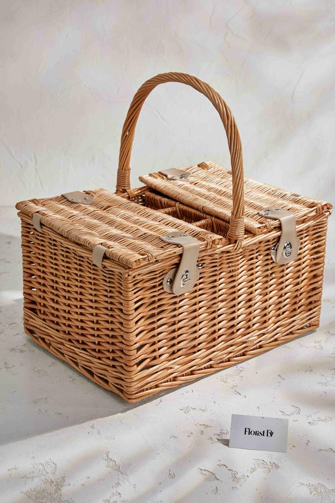 Квадратная корзина для пикника на 4 персоны
