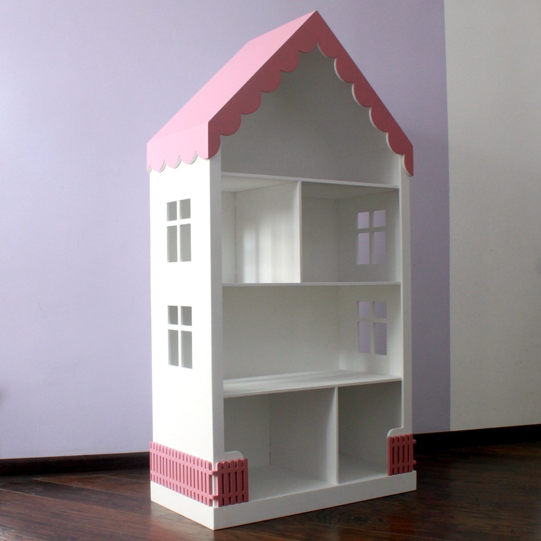 Домик с заборчиком и фигурной крышей "Пыльная роза"