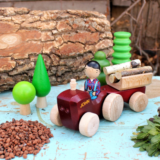 Деревянный трактор с прицепом и водителем Бордовый