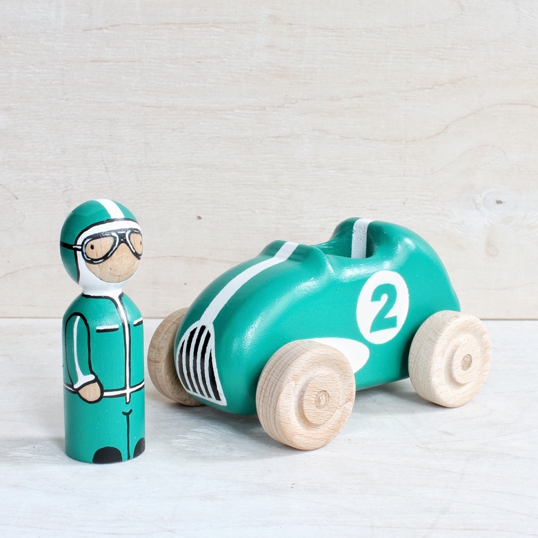 Изумрудная гоночная машина с водителем (+можно добавить имя и номер)