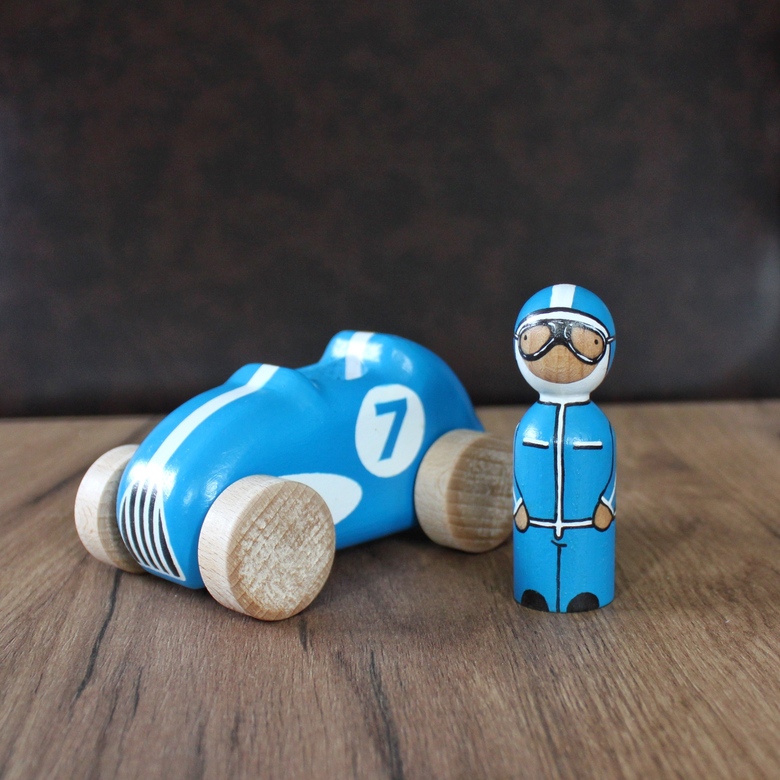 Синяя гоночная машина с водителем (+можно добавить имя и номер)