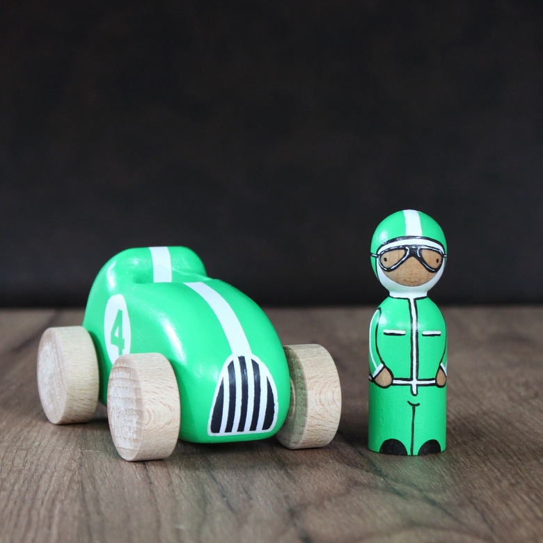 Светло-зеленая гоночная машина с водителем (+можно добавить имя и номер)