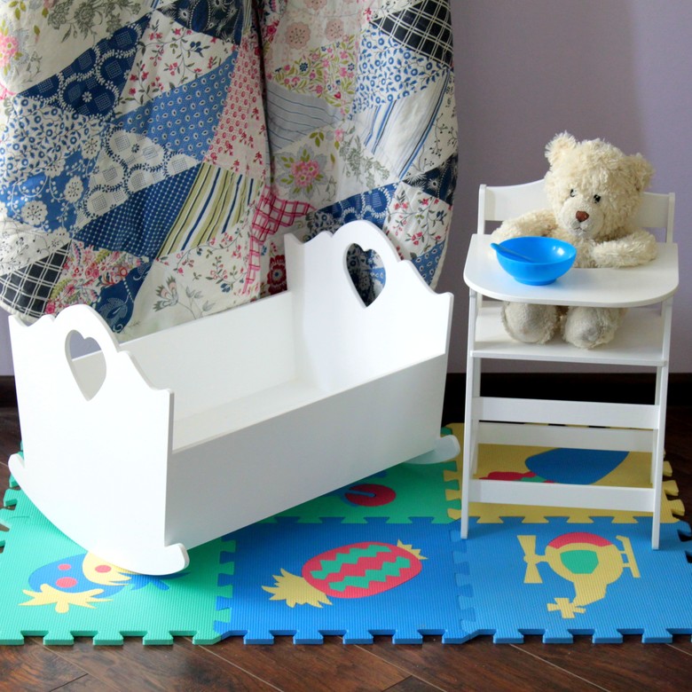 Кроватка для куклы Белая