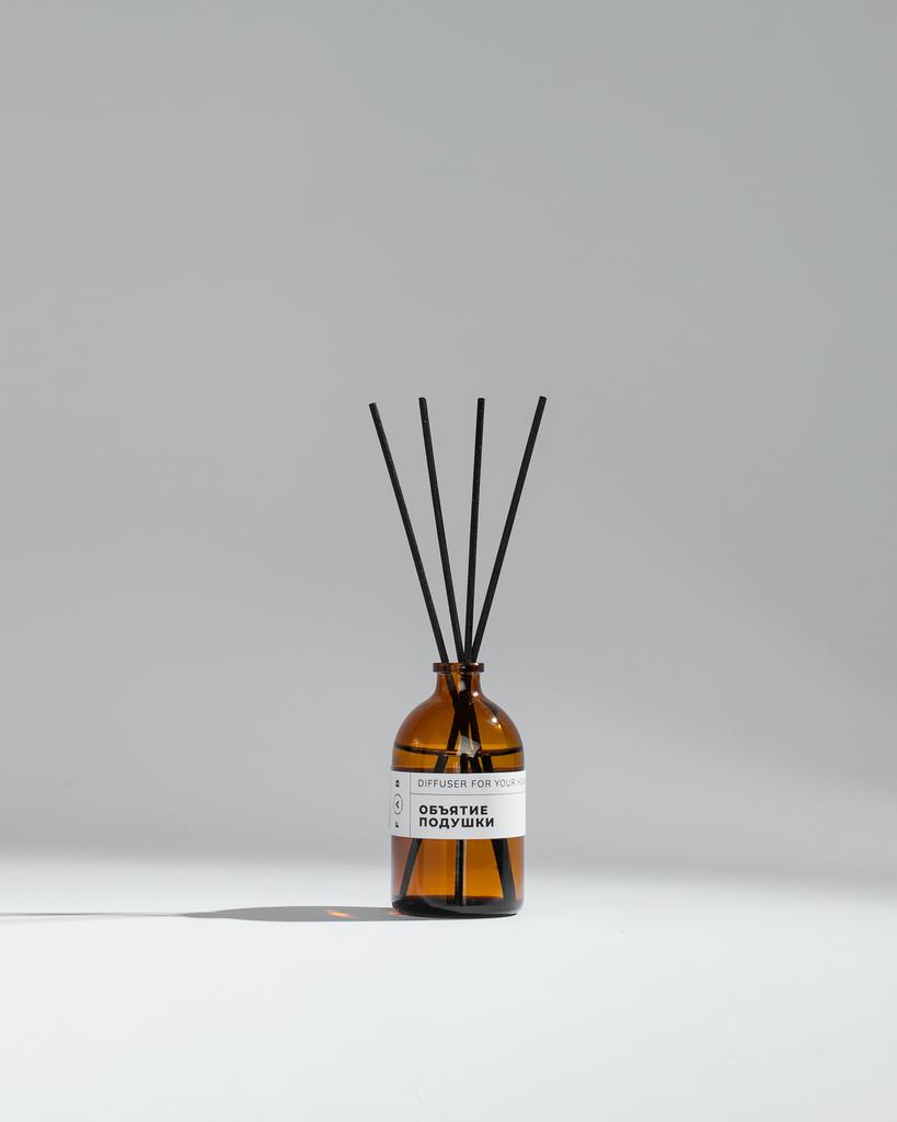 объятие подушки