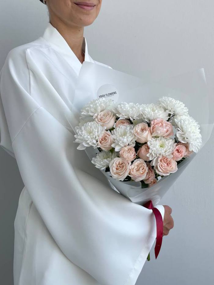 Воздушный букет с пионовидными розами M