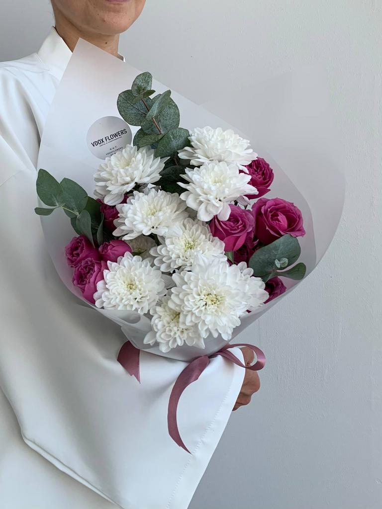 Утонченный букет с пион. розами и хразантемами