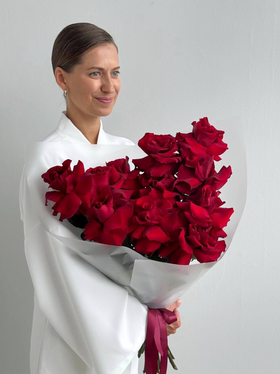 Элегантный букет из красных французских роз 11 шт