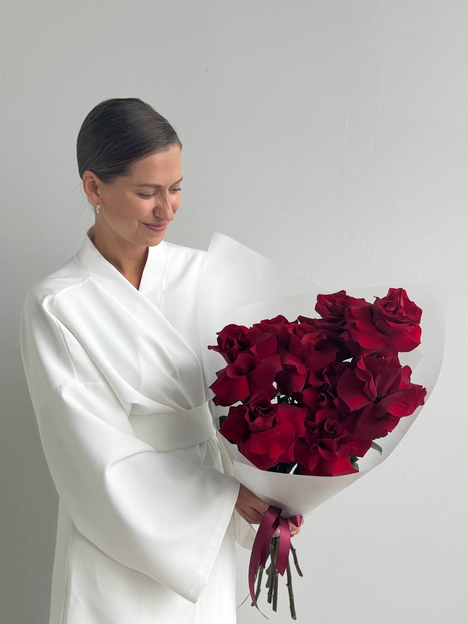 Элегантный букет из красных французских роз 9 шт