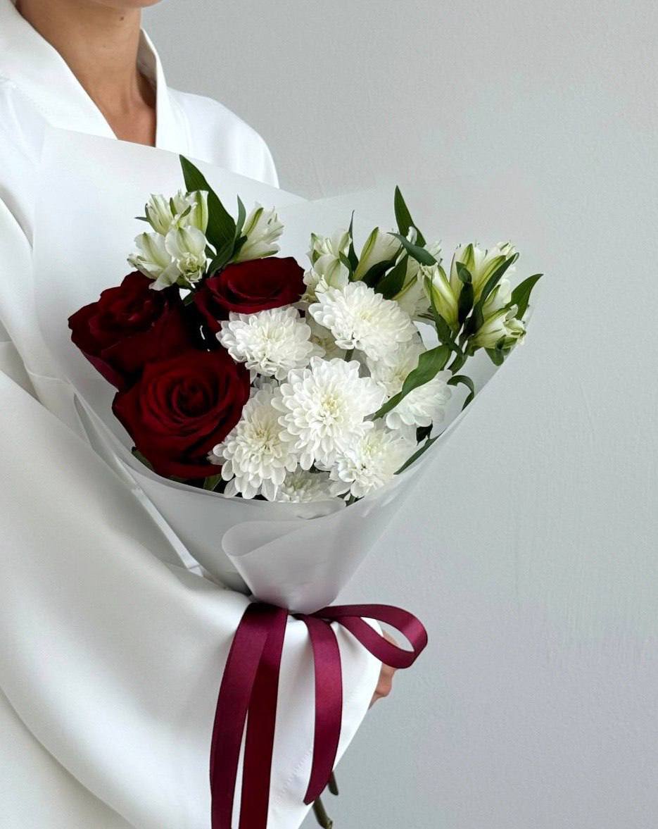 Сборный букет с розами S