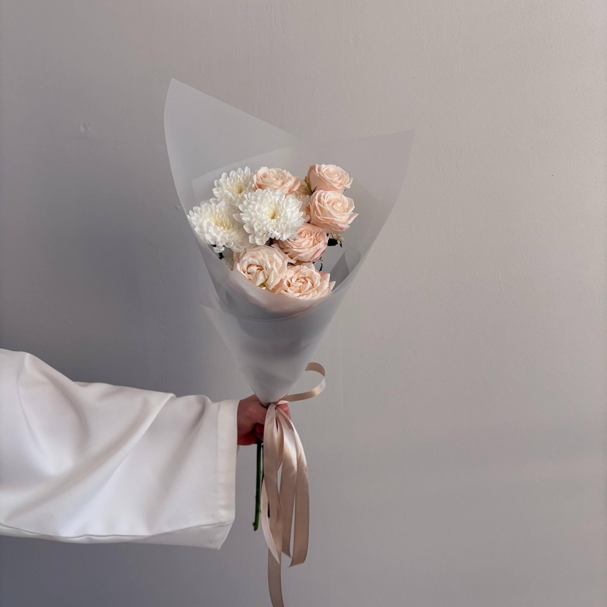 Воздушный букет с пионовидными розами S