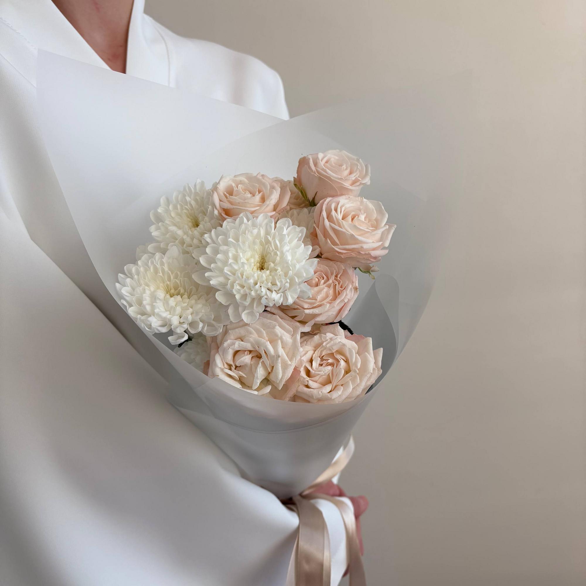 Воздушный букет с пионовидными розами S