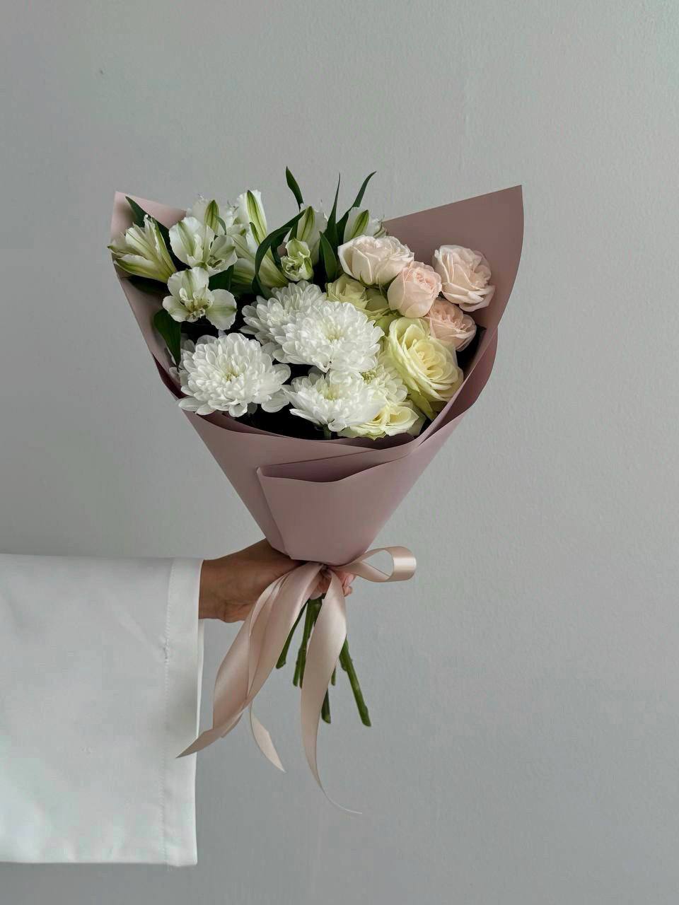 Сборный букет с кустовыми розами S