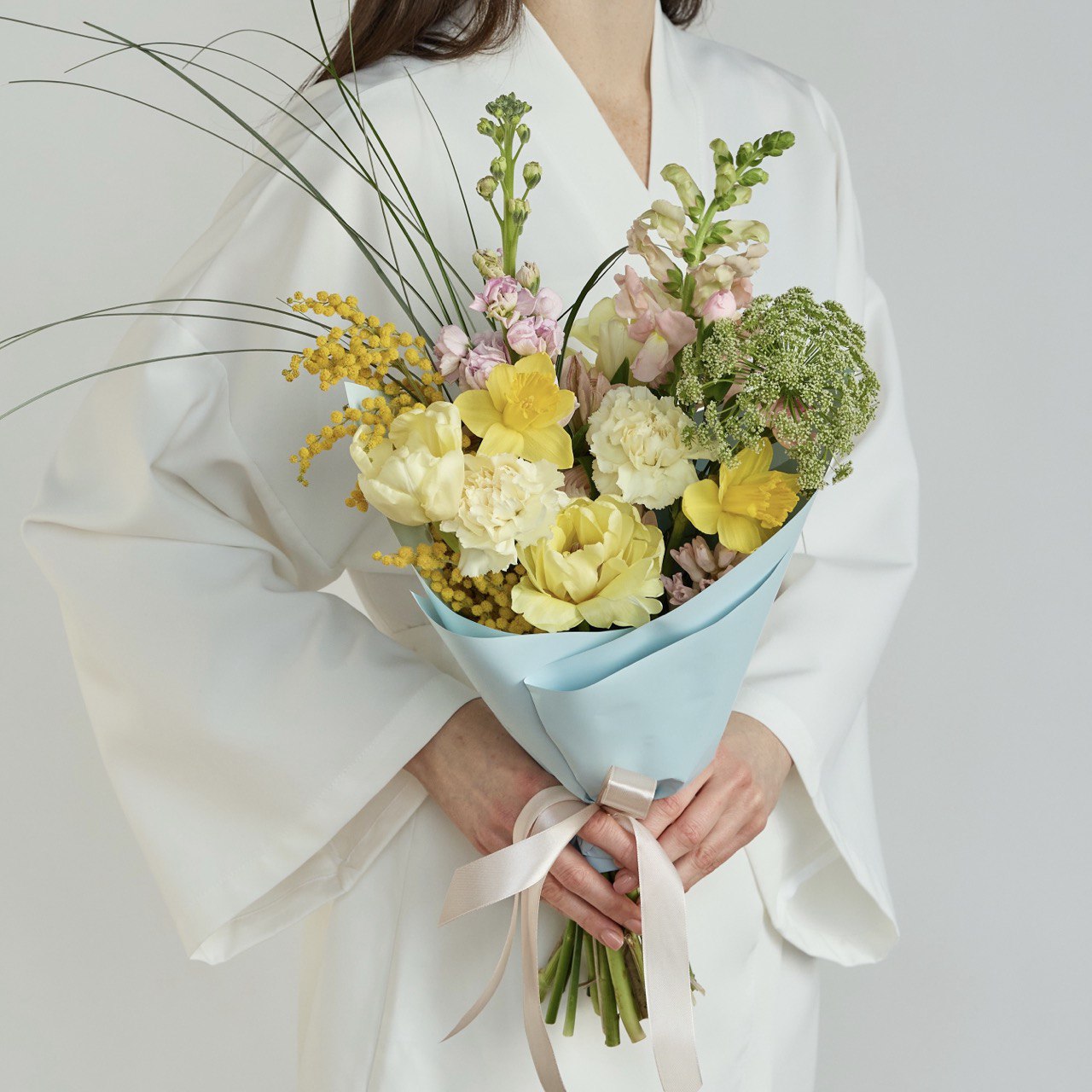 Нежный весенний букет L