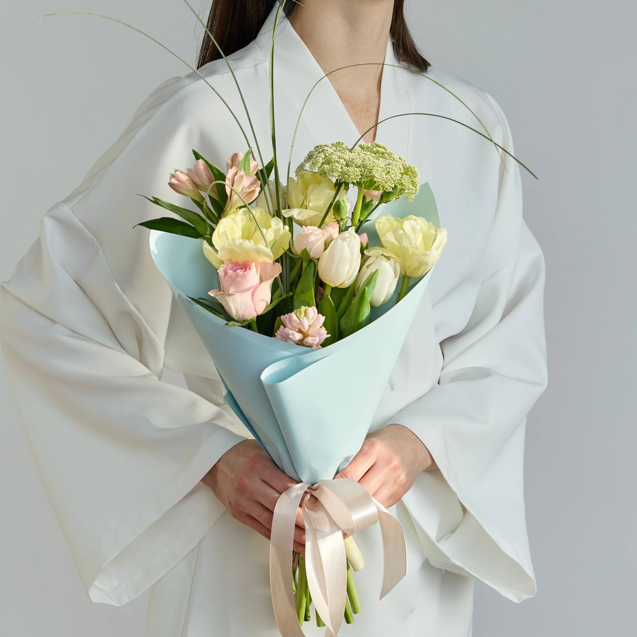 Нежный весенний букет M