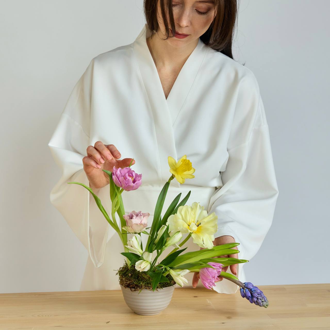 Нежный весенний в кашпо