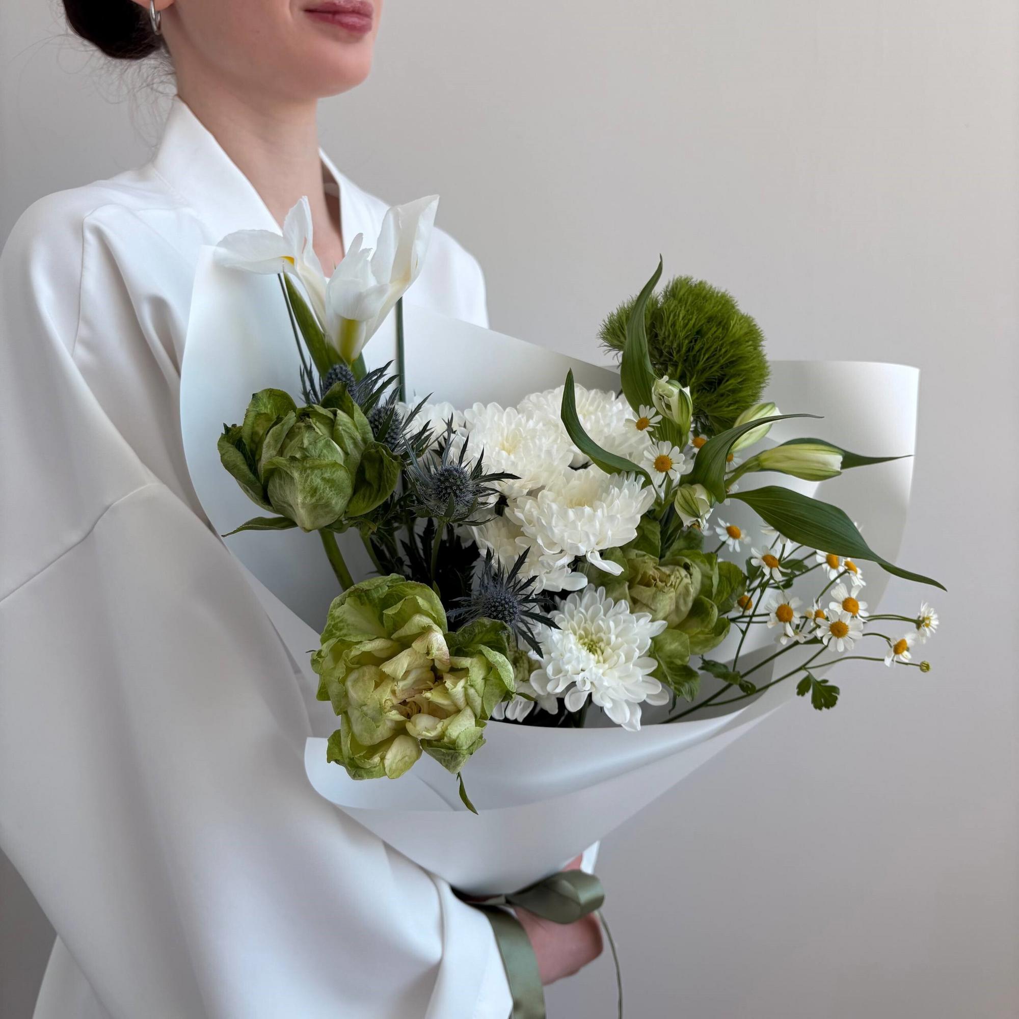 Легкий букет с розами Вегги