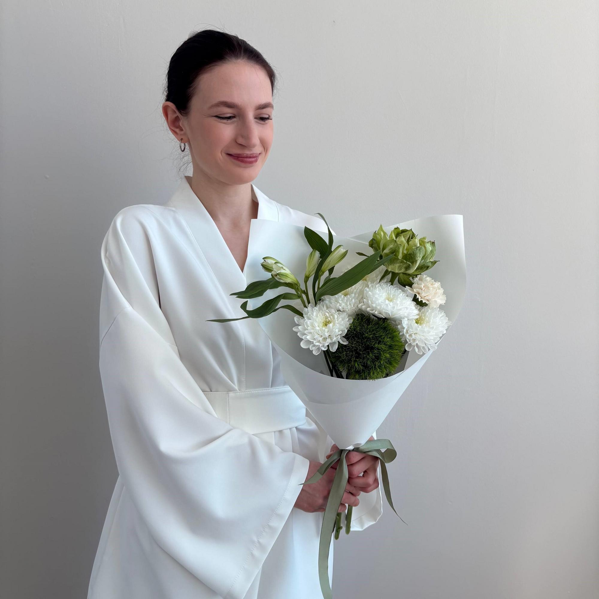 Невесомый букет с гвоздикой Барбатус