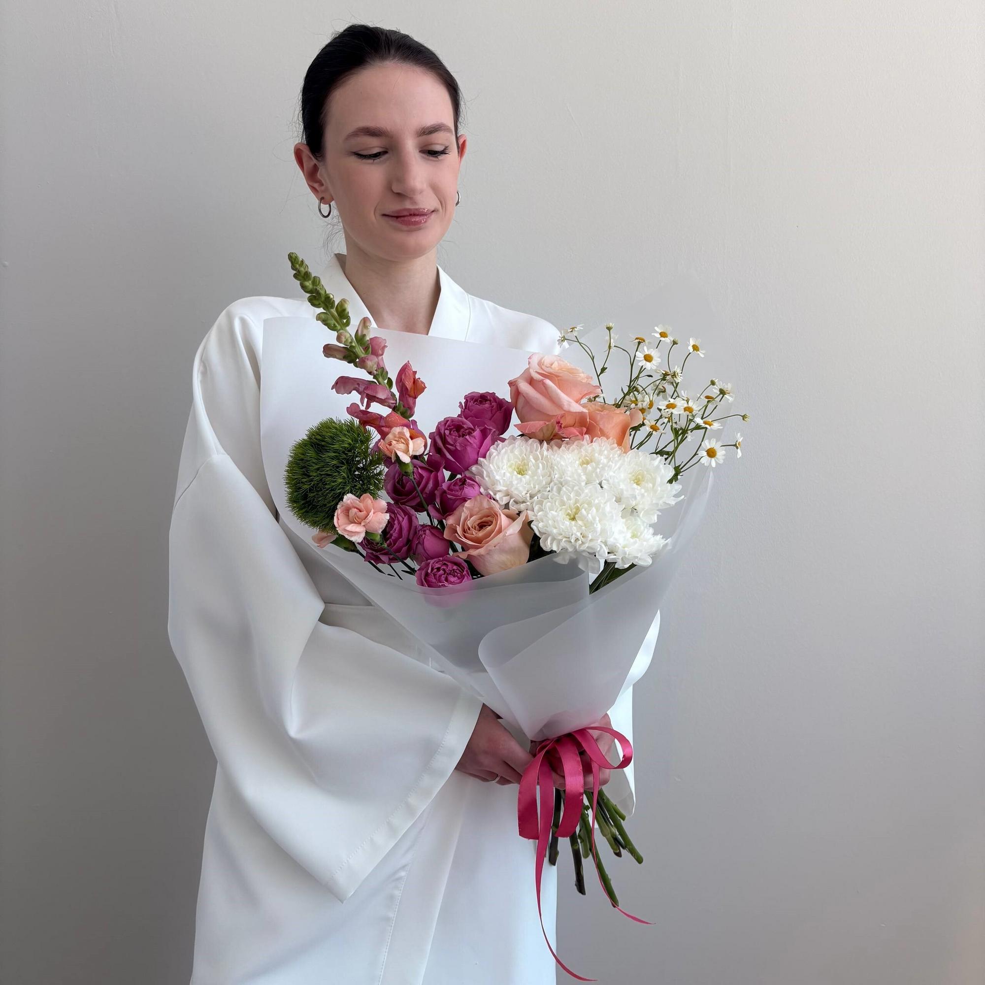 Дофаминовый букет с кустовыми розами