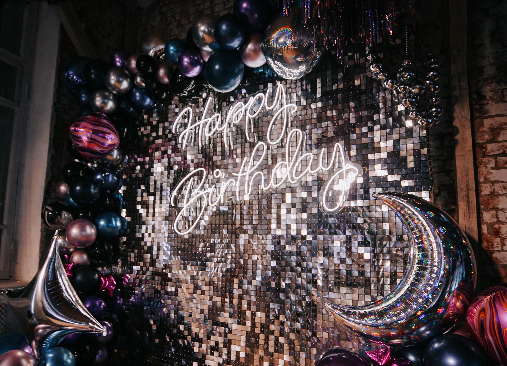 Неон "Happy Birthday"