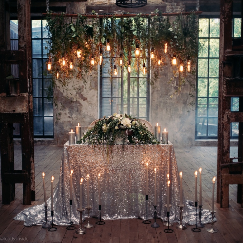 Люстра на доске