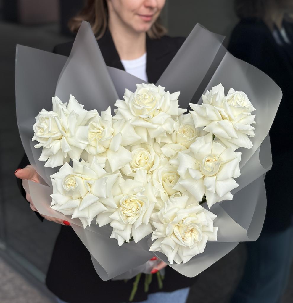 МОНО БУКЕТ ИЗ КРУЖЕВНЫХ РОЗ 56