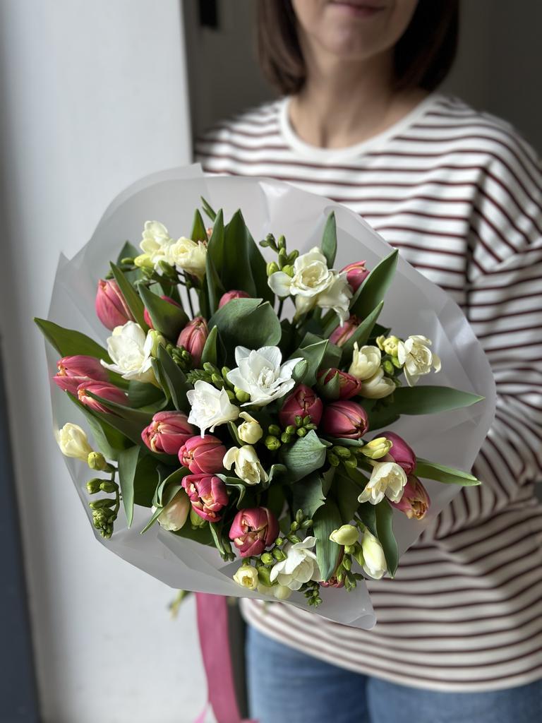 ДУО БУКЕТ ИЗ ТЮЛЬПАНОВ И ФРЕЗИЙ 67