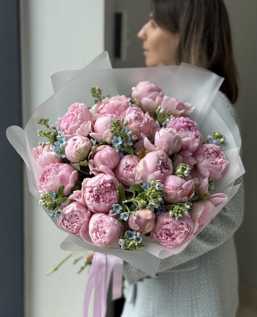 ДУО БУКЕТ ИЗ ПИОНОВ И ОКСИПЕТАЛУМА 05