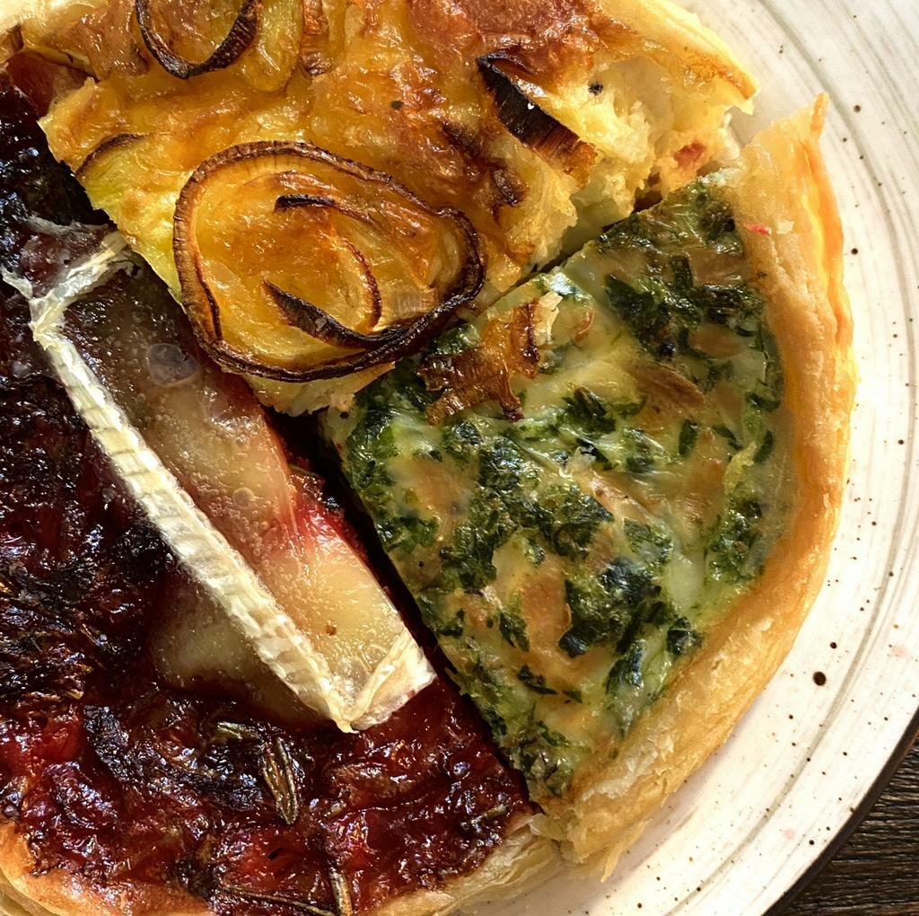 Киш с ветчиной и томатами