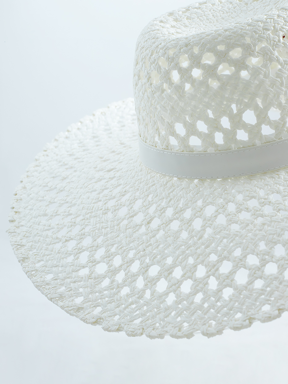 PB029665_n white