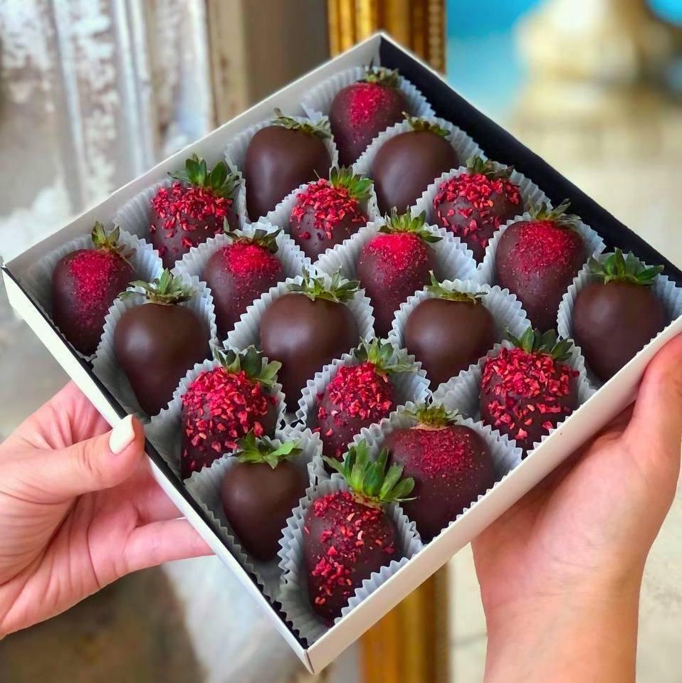 Клубника в шоколаде "Dark Berry" (20-25 ягод)