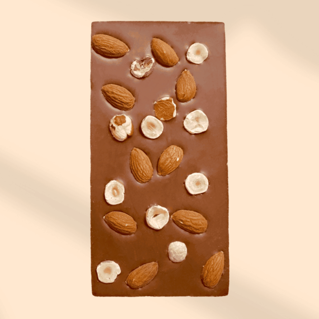 Молочный шоколад 33% "ALMOND & HAZELNUT"
