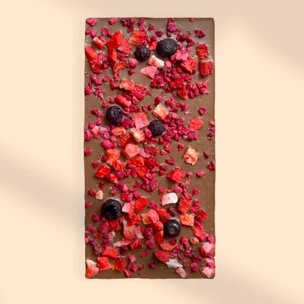 Молочный шоколад 33% "SUMMER BERRIES"