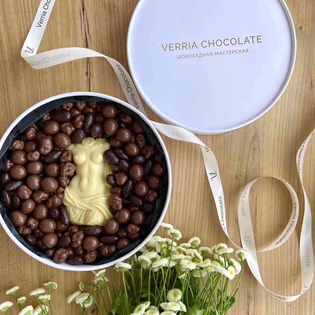 Набор фирменных шоколадных драже "Art"